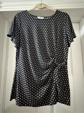 Liz Claiborne Women’s Navy Patterned Short Sleeve Blouse Size Medium